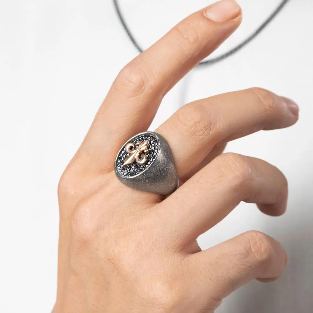 RARE PRINCE by CARAT SUTRA | Exclusive Fleur de Lis Ring Studded with Black Cubic Zirconia, Sterling Silver 925 Ring | Jewellery for Men| With Certificate of Authenticity and 925 Hallmark - Image 3