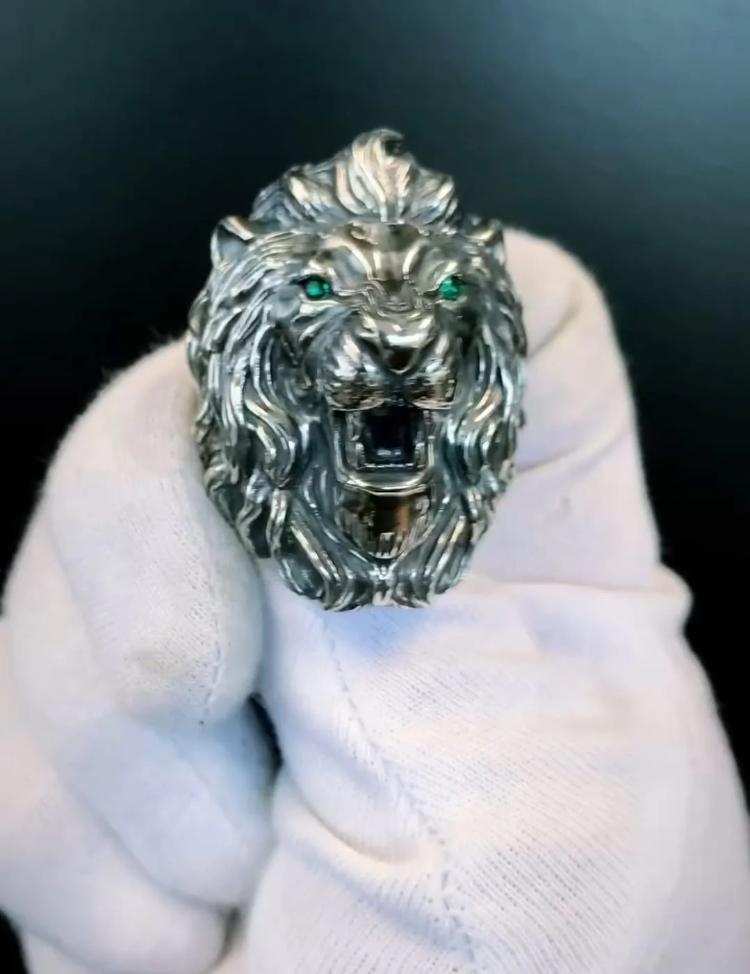 100g Unique Designed 3D Lion Face Ring with real Emerald green eyes | 925 Sterling Silver Oxidized Ring | With Certificate of Authenticity and 925 Hallmark - Image 10