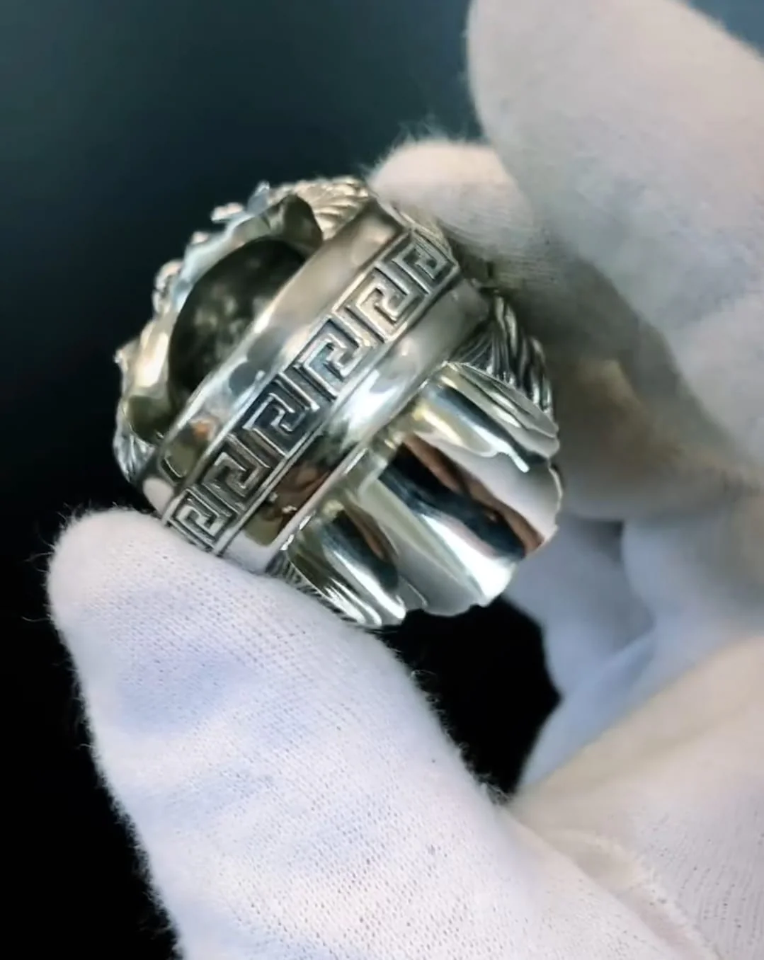 100g Unique Designed 3D Lion Face Ring with real Emerald green eyes | 925 Sterling Silver Oxidized Ring | With Certificate of Authenticity and 925 Hallmark - Image 8