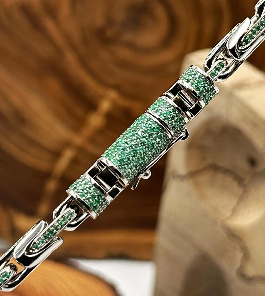 RARE PRINCE by CARAT SUTRA | Natural Emerald Stone Studded in Unique Link Chain | 925 Sterling Silver Chain with Rhodium Plating | Men's Jewelry | With Certificate of Authenticity and 925 Hallmark - Image 4